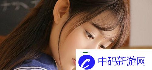 游泳馆里的两个教练孟月月