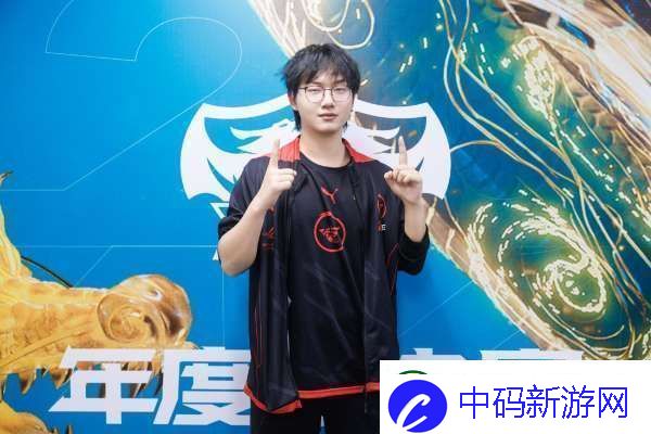 RW侠让二追三成大师组首支三胜战队