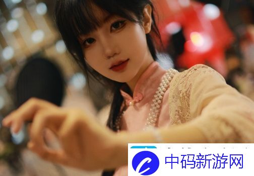 美女解说“十月”参加漫展化身千金大小姐